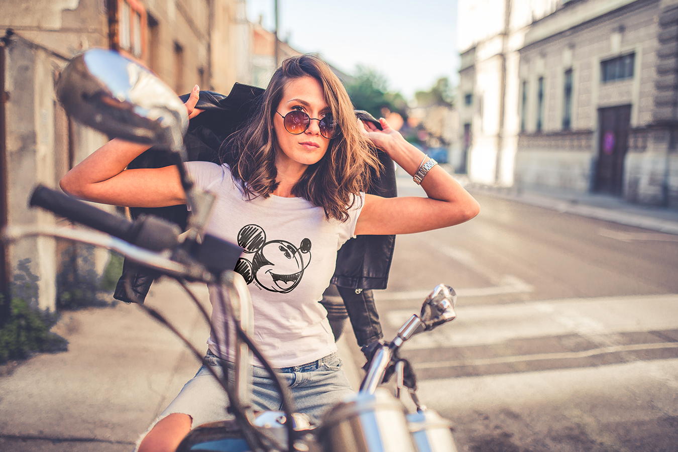 How to wear graphic tees