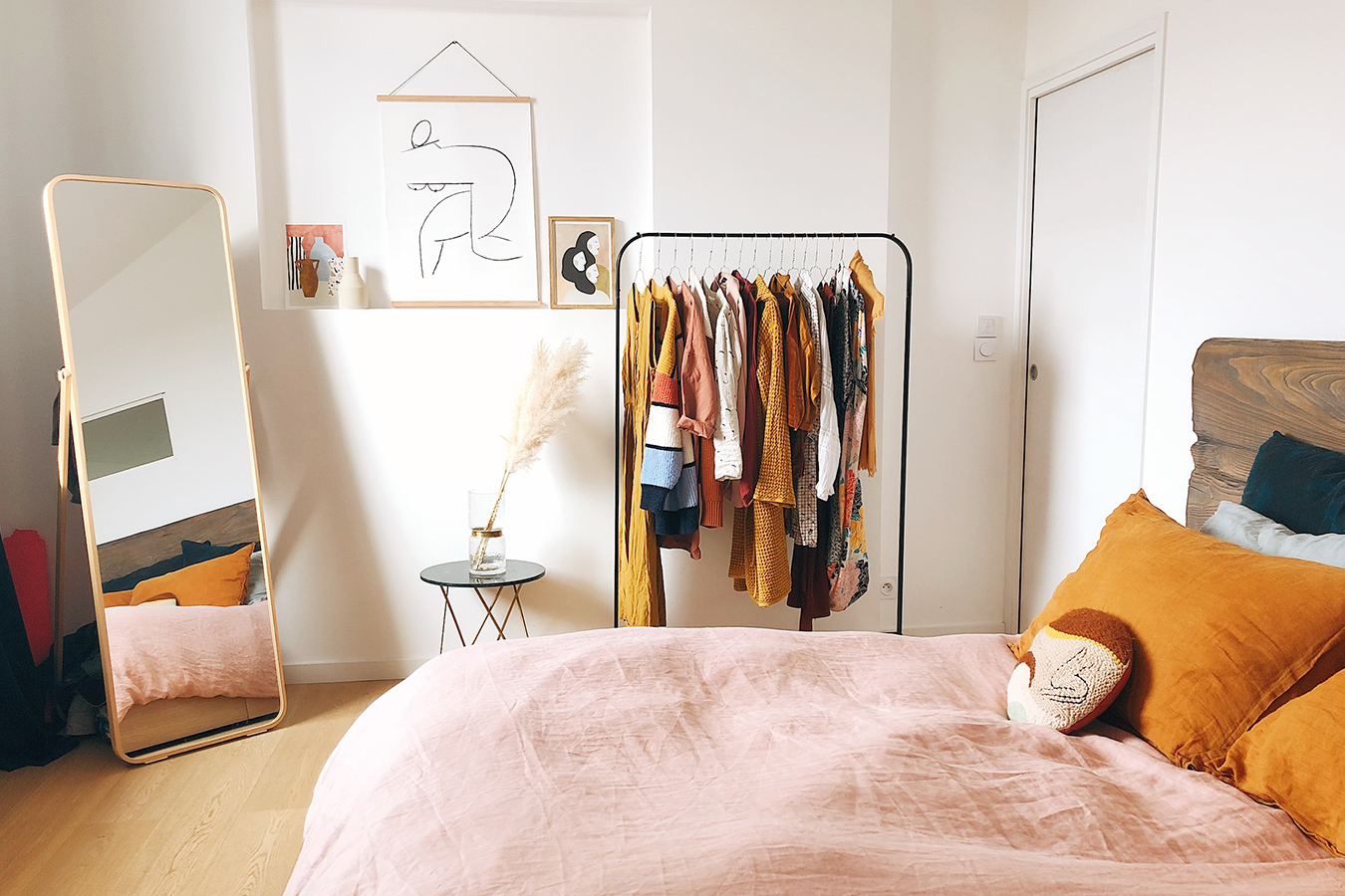 How to Create a Stylish and Sustainable Capsule Wardrobe