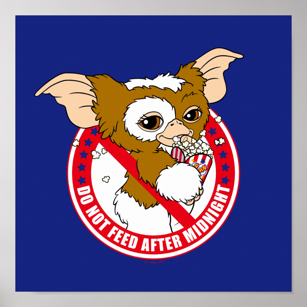 Gizmo eating popcorn
