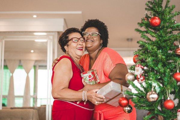 Gift Guide for Moms Holiday Gift Guide for Your Mom